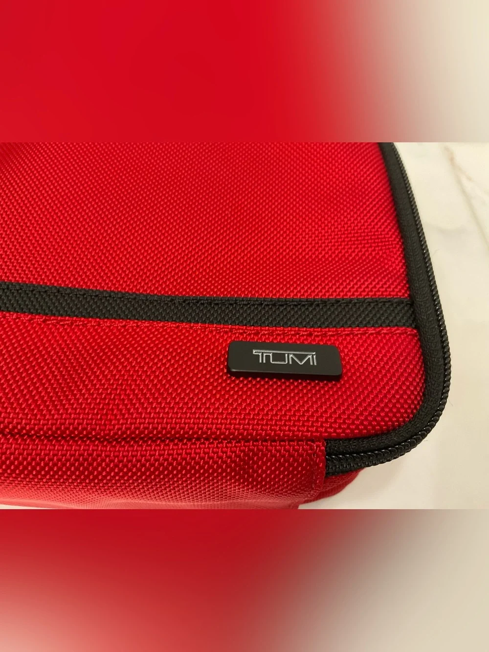 NEW TUMI Zippered CUBE TRAVEL POUCH - Cosmetic Bag - RED with BLACK